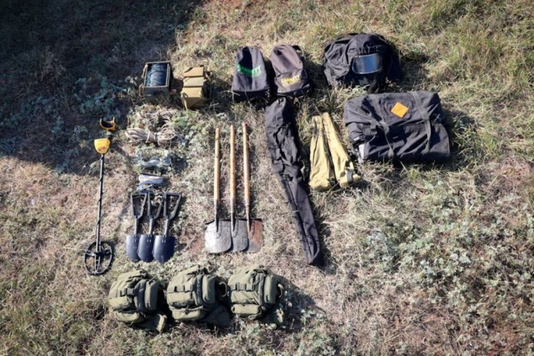 Группа разминирования в Донбассе за месяц уничтожила более 100 боеприпасов (ФОТО)