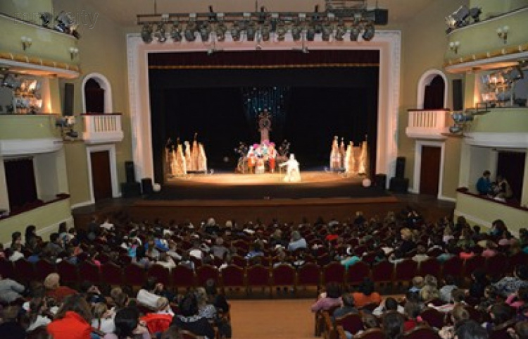 В Мариуполе украинизировали театр