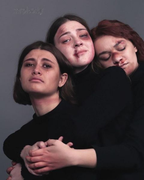 Мариупольцам через фото, спектакль и флешмоб покажут масштабы проблемы домашнего насилия (ФОТО)