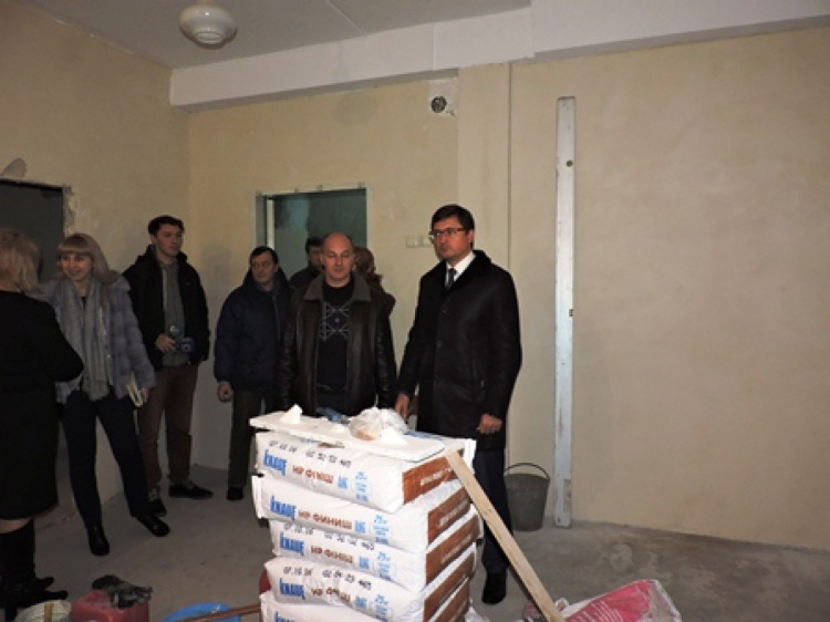 Бойченко и Жебривский проинспектировали будущую опорную школу Мариуполя
