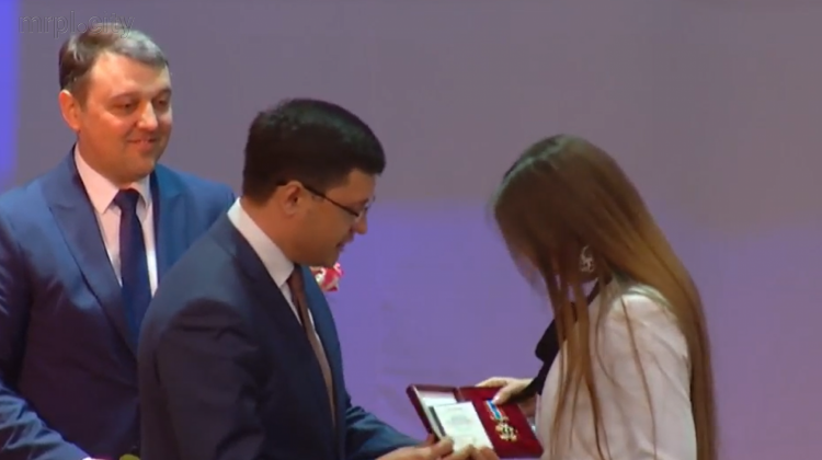 Мариупольскую волонтёрку Лилию Болбат наградили знаком отличия Президента Украины (ФОТО)