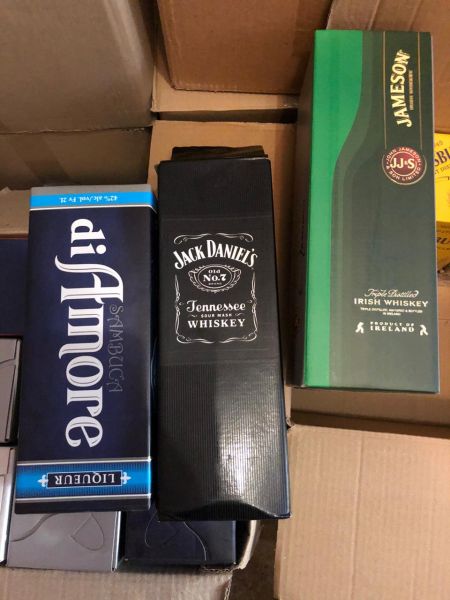 Элитный алкоголь мариупольского разлива: горожанка продавала фальсификат в онлайн-группе (ФОТО)