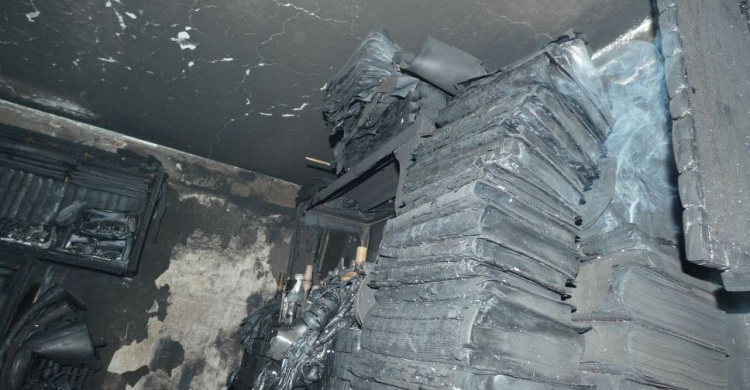 В Мариуполе горела квартира: есть пострадавший