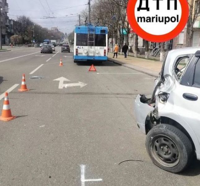 В Мариуполе дважды за день троллейбусы попадали в ДТП