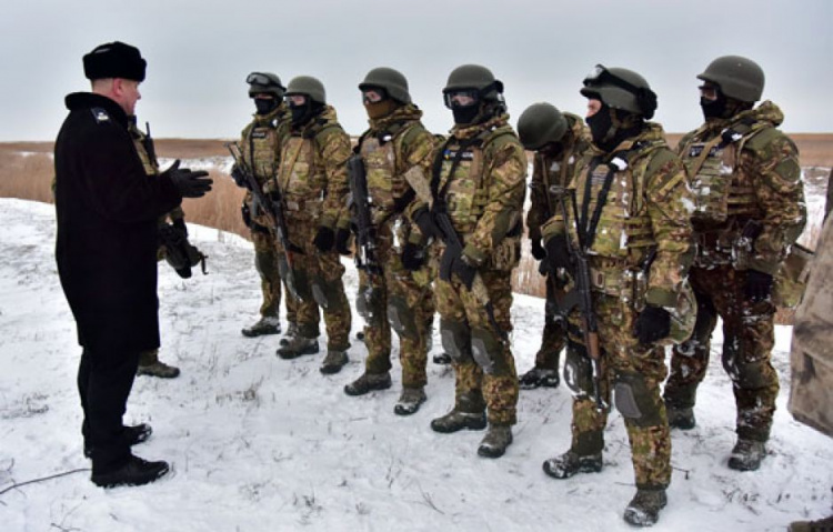 Полицейские в Мариуполе провели «спецоперацию» в лучших традициях боевика (ФОТО+ВИДЕО)