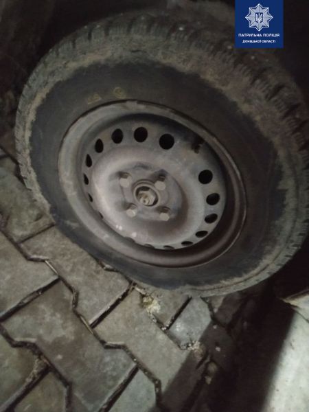 Мариуполец резал шины припаркованных автомобилей