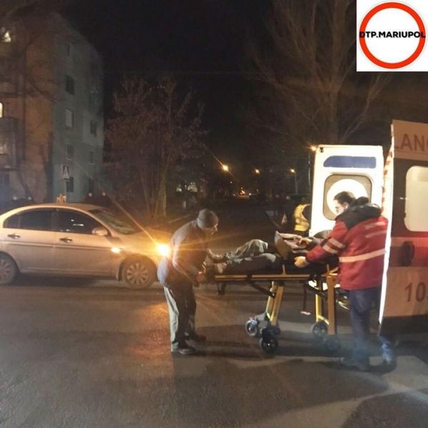 Переходили дорогу: в Мариуполе иномарки сбили двух пешеходов (ФОТО)