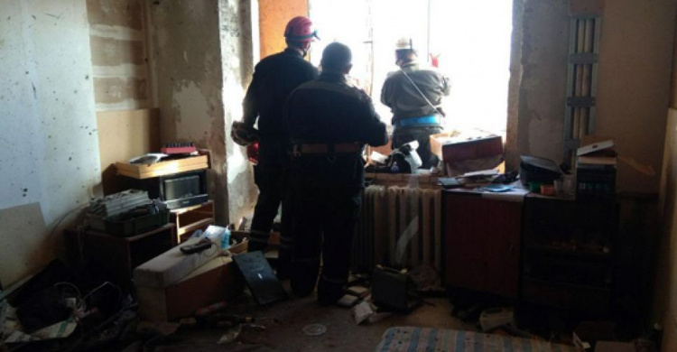 В Мариуполе в результате взрыва в квартире погиб мужчина (ФОТО+ВИДЕО)