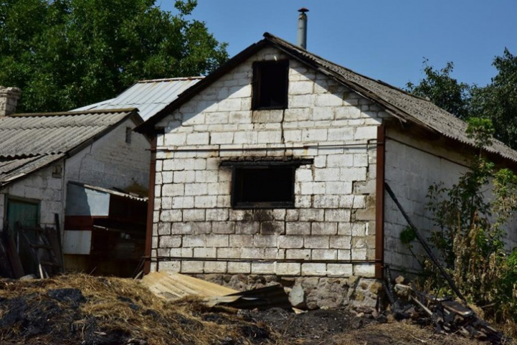 Под Мариуполем в Чермалыке  повреждено 30 домов (ФОТО)