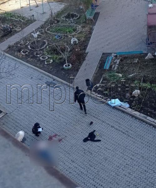 В Мариуполе мужчина разбился насмерть, выпав из окна многоэтажки (ДОПОЛНЕНО)