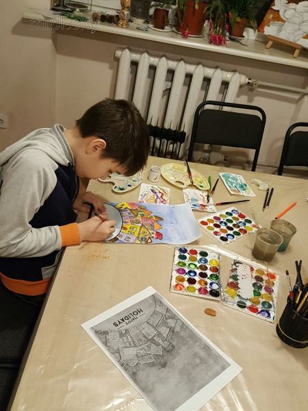 Арт-центр в Мариуполе два года помогает детям развивать творческие способности (ФОТО)