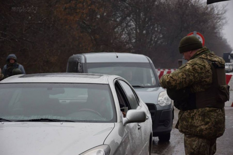 Пограничники сообщили о провокации на КПВВ под Мариуполем (ФОТО)