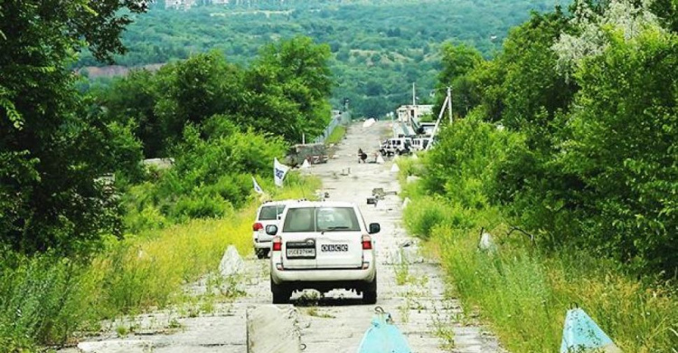 Миссия ОБСЕ: в 23 км от Мариуполя из минометов обстреляли поселок