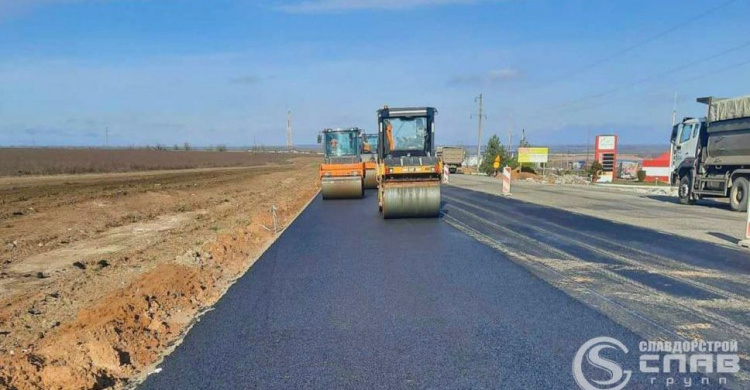 Ремонт участка дороги под Мариуполем близится к завершению