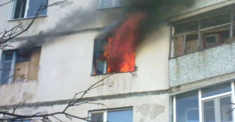 Во время пожара в Мариуполе пострадали трое взрослых и ребенок (ДОПОЛНЕНО)