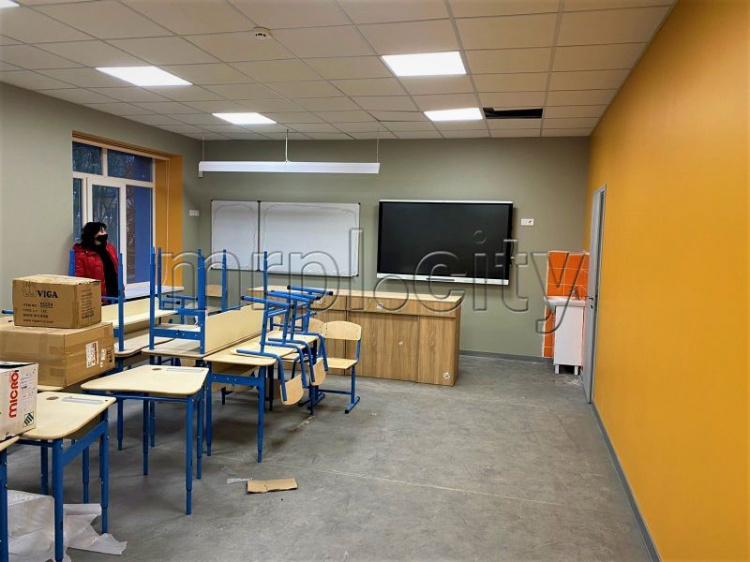 Одним этажом больше: в Мариуполе после капремонта откроет двери обновленная школа