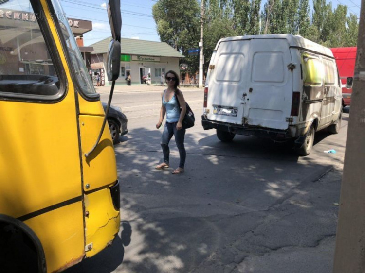 В Мариуполе переполненная маршрутка на ходу столкнулась с микроавтобусом (ФОТО)