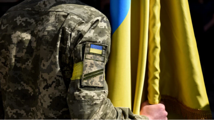 Українців за кордоном закликають стати на військовий облік – що це означає для біженців