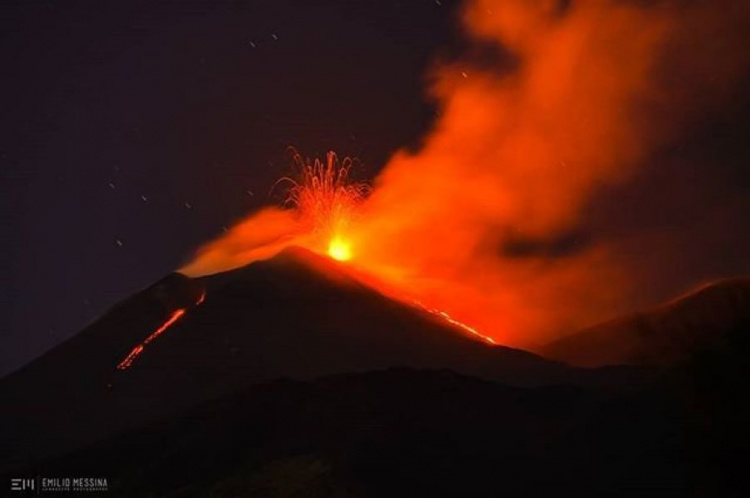 Крупнейший вулкан Европы начал извергаться (ФОТО+ВИДЕО)