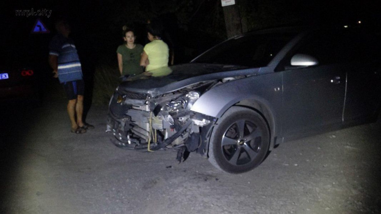 Ночное ДТП в Мариуполе: Chevrolet взял на таран Hyundai (ФОТО)