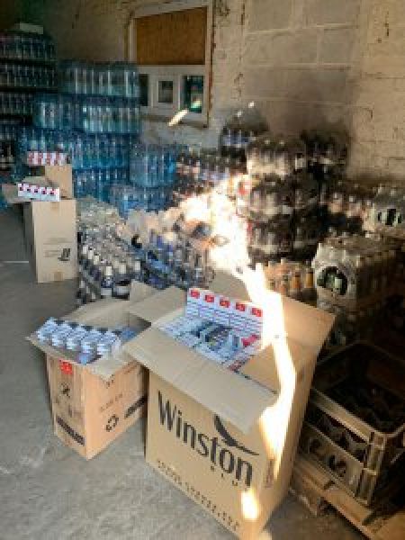 Изъято товара на 600 тыс. грн: на Донетчине организовали незаконную торговлю алкоголем и сигаретами (ФОТО)