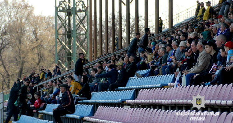На футбольном матче «Мариуполь» - «Верес» болельщики не стали нарушать порядок (ФОТО)