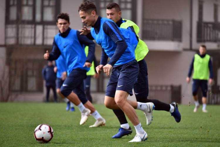 Мариупольские футболисты усиленно тренируются к завершающему спаррингу в Турции (ФОТО)