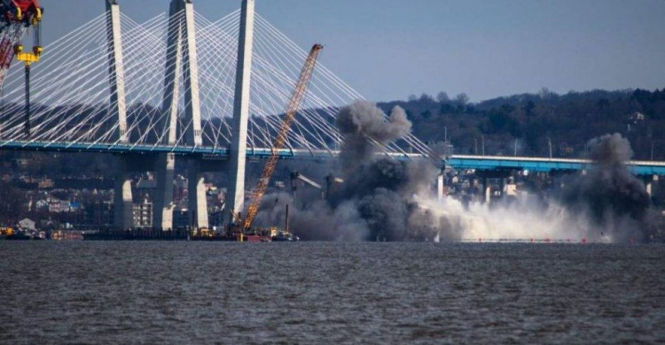 Гигантский мост обрушили с помощью динамита (ФОТО+ВИДЕО)