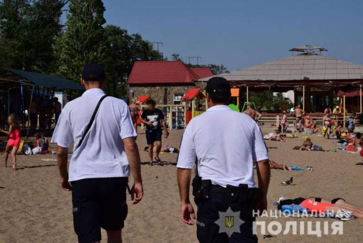 В Мариуполе активизировались пляжные воры. Полиция усилила патрули (ФОТО+ВИДЕО)