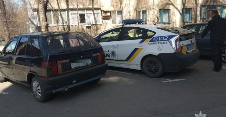 За рулем угнанного автомобиля полицейские Мариуполя обнаружили 68-летнюю даму (ФОТО)