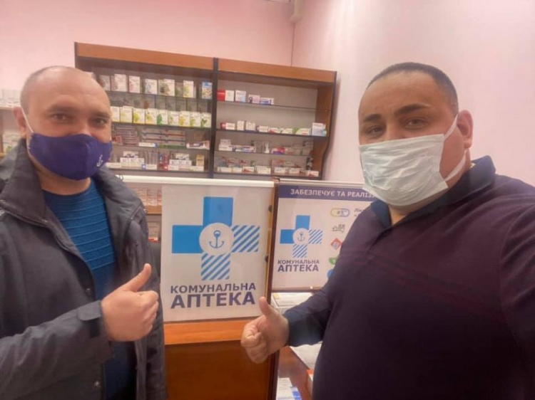 Качественные медикаменты по минимальным ценам: на Правобережье Мариуполя открыли коммунальную аптеку