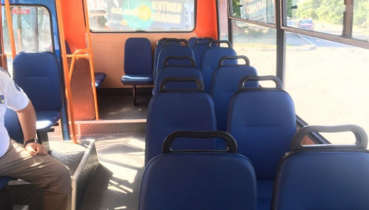 В Мариуполе перевозчик пустил на маршрут капитально отремонтированный автобус (ФОТО)