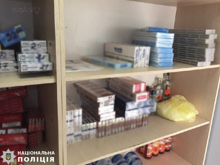 При обыске магазина в Мариуполе полиция изъяла опасную жидкость (ФОТО)