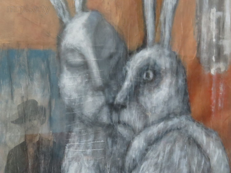 Унитазная лестница, влюбленные зайцы, голубая Mona Lisa расширят сознание мариупольцев (ФОТО)