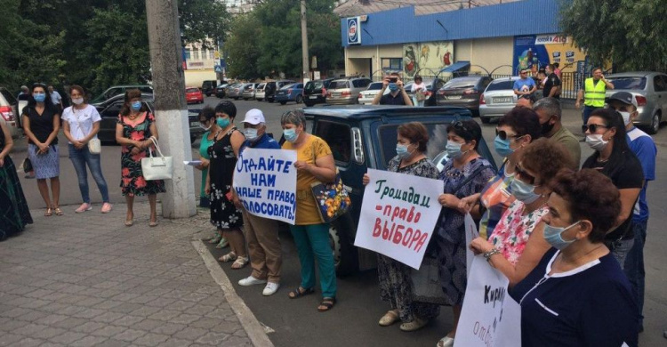 Жители Донбасса без права голоса: в Мариуполе прошел мирный митинг