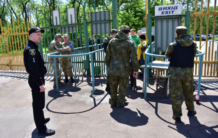 В Мариуполе во время «золотого» матча полицией проведена спецоперация (ФОТО)