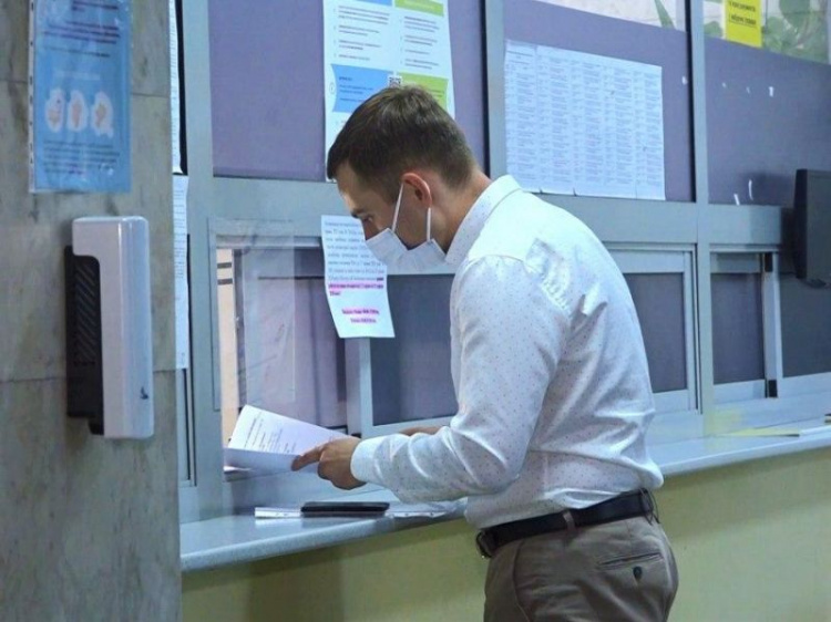 Мариупольский депутат подал в суд иск о признании запрета выборов в Донбассе противоправным