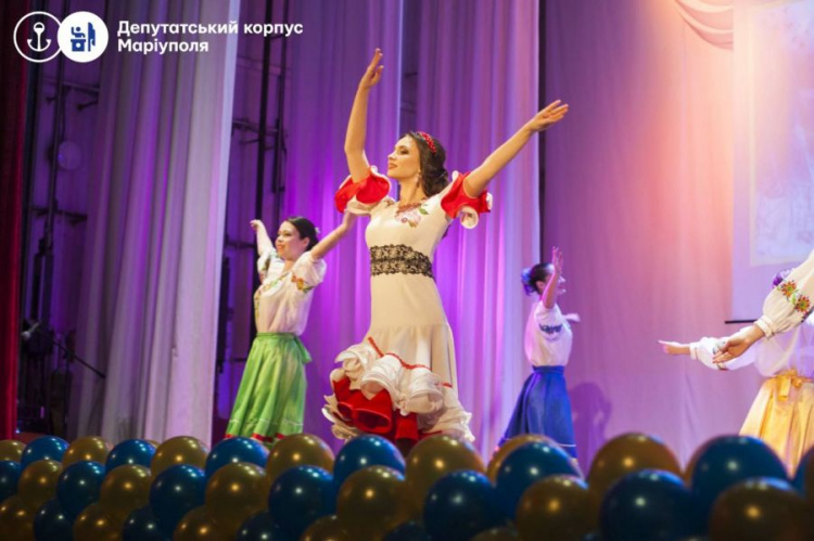 В канун 8 марта мариупольчанки разных профессий поборолись в конкурсе «Феєрія краси» (ФОТО)
