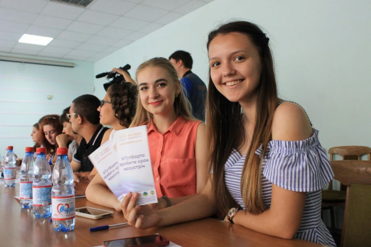 Мариупольское волонтеры за четыре месяца выполнили более 200 заданий (ФОТО)