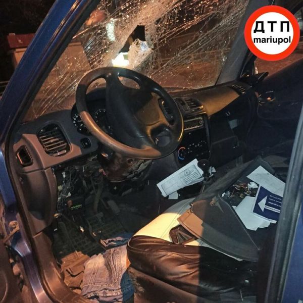 Жуткое ДТП в Мариуполе: водитель пробил головой лобовое стекло (ФОТО)