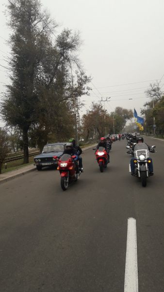 В Мариуполе байкеры закрыли мотосезон, проехав на «железных конях» через весь город (ФОТО+ВИДЕО)