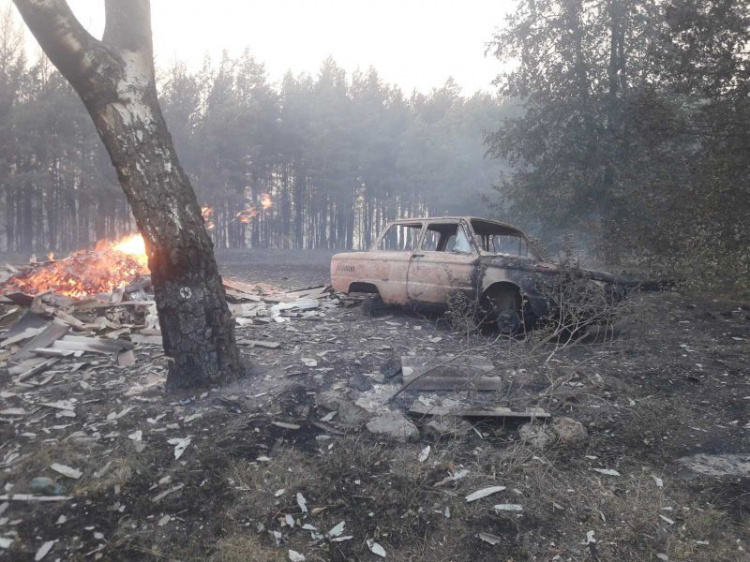 Уничтожено село, есть пострадавшие: пожары в Украине тушат третьи сутки