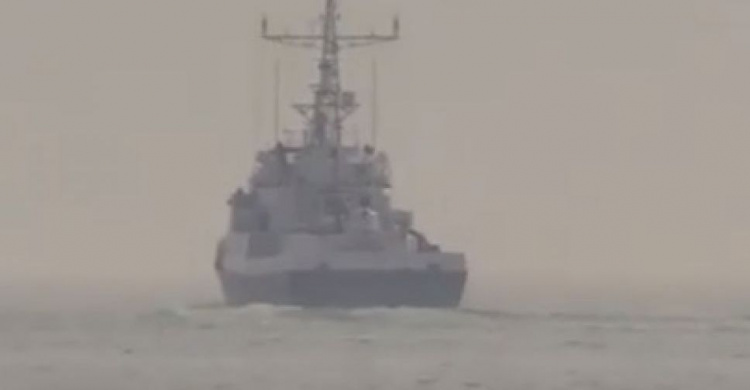 Корабль ФСБ России приблизился в Азовском море к боевому кораблю Украины у Мариуполя (ФОТО+ВИДЕО)