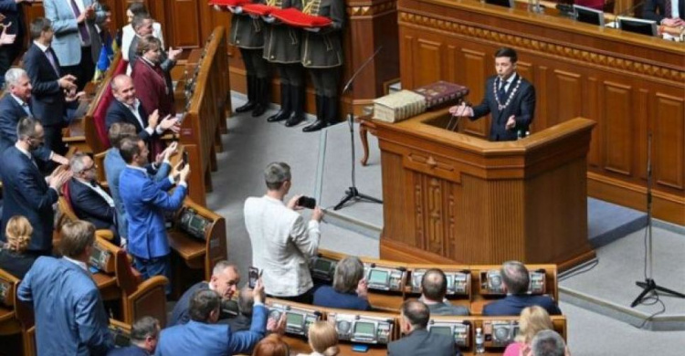 Указ о роспуске Верховной Рады Украины вступил в силу (ФОТО)
