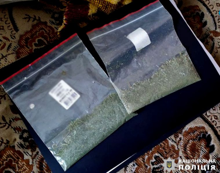 Житель Мариуполя хранил дома больше килограмма наркотиков