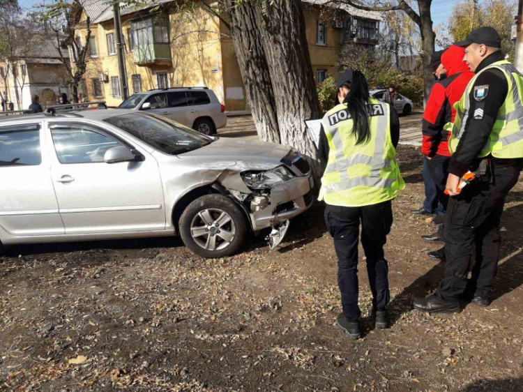 В Мариуполе автомобиль с дипномерами попал в аварию? (ФОТО)