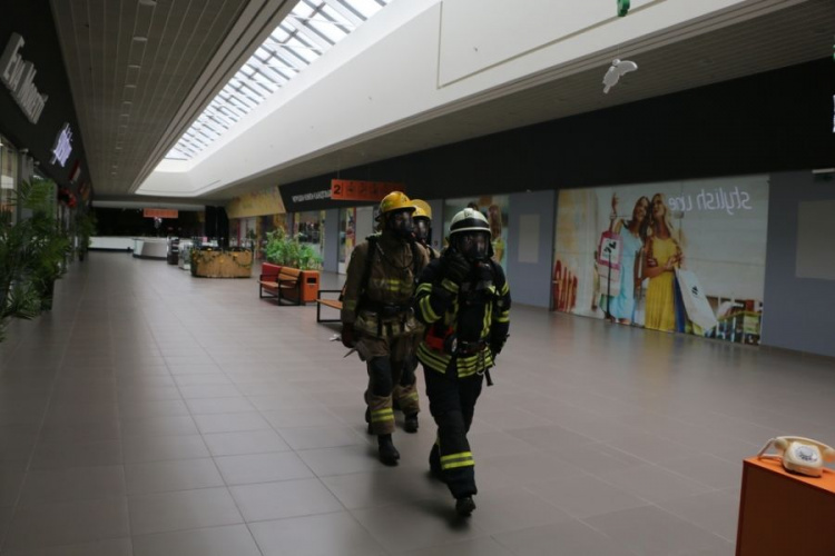 В крупнейшем торговом центре Мариуполя не сработала система оповещения о пожаре (ФОТО+ВИДЕО)