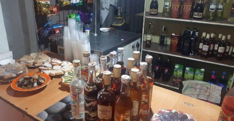 В Мариуполе изъяли более 700 бутылок суррогата (ФОТО)
