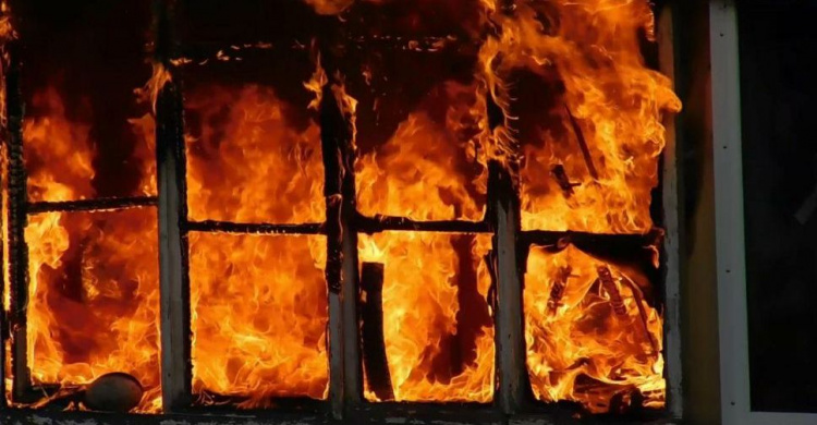 В Мариуполе горела квартира. Пострадавший в больнице