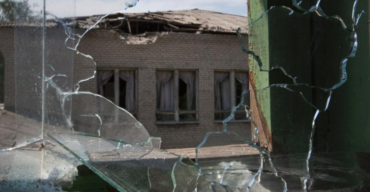 Разрушенные в Красногоровке школу и больницу восстановят за счет местного бюджета, жилье - из резервного фонда